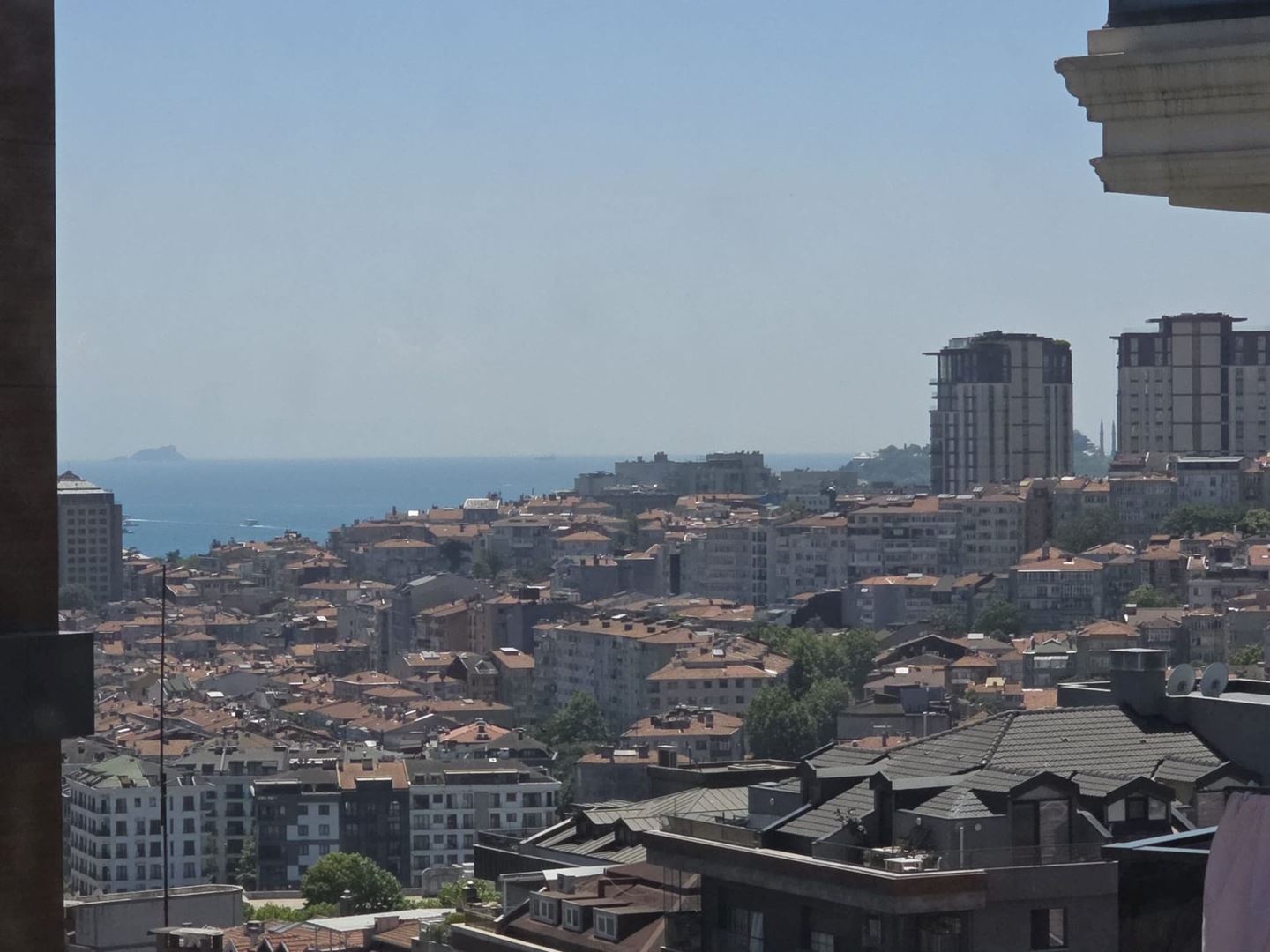 BEŞİKTAŞ DİKİLİTAŞ'TA SATILIK DENİZ MANZARALI 2+1 DAİRE