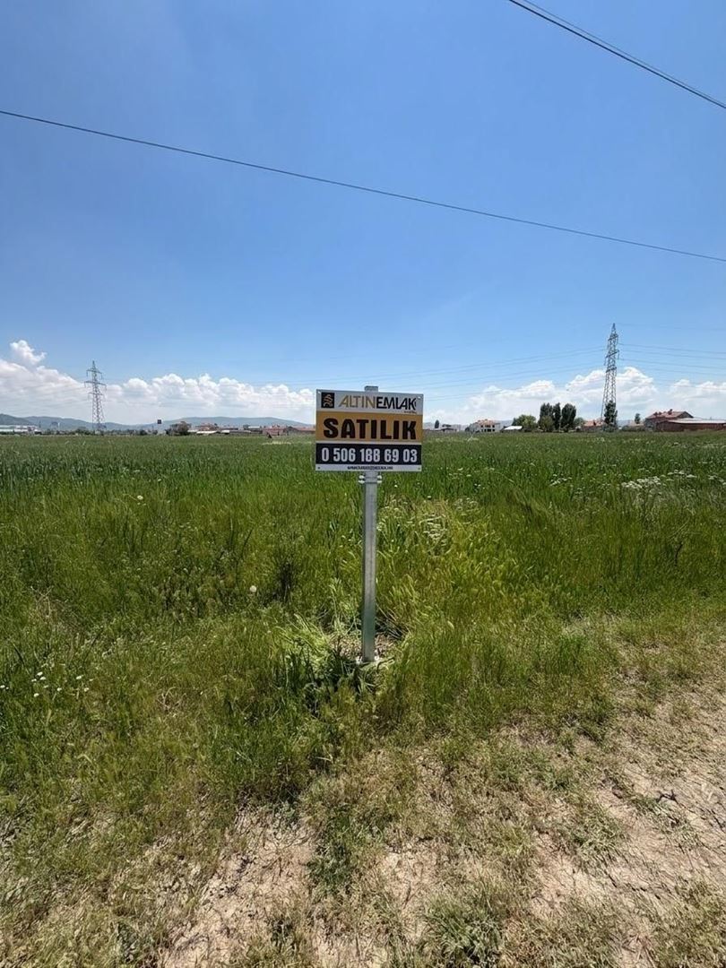 Sinanpaşa akören Bağdatta köşe konumlu 455 m2 satılık arsa