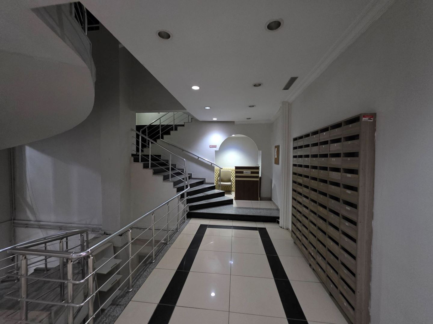 ALTIN EMLAK'tan GAKKO KERVANSARAY İŞHANINDA EMSALSİZ OFİS