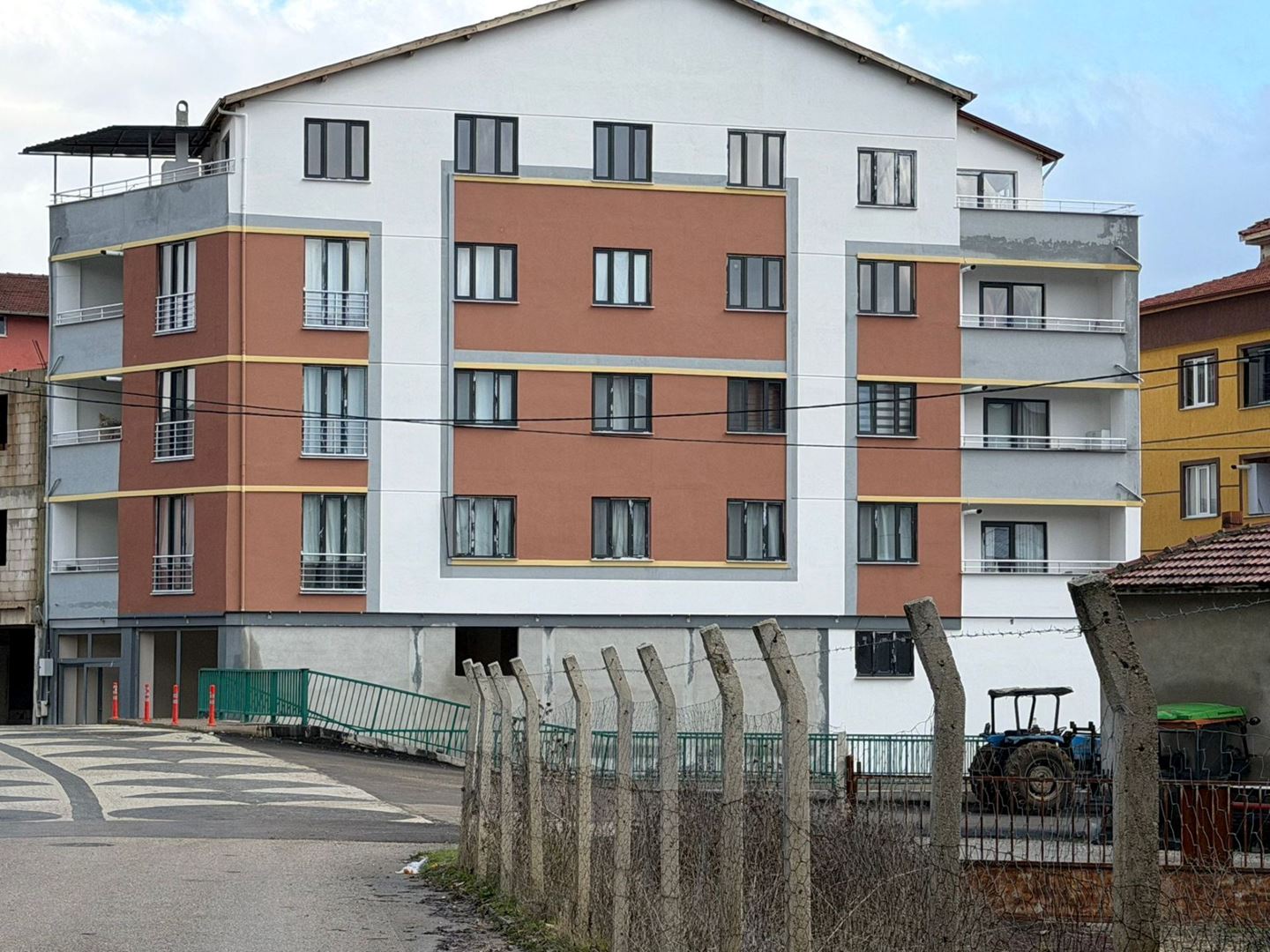Bursa Harmancık’ta 150 m² 5+1 | 1 Yaşında | Asansörlü | Doğalgazlı | Kira Getirili Lüks Daire