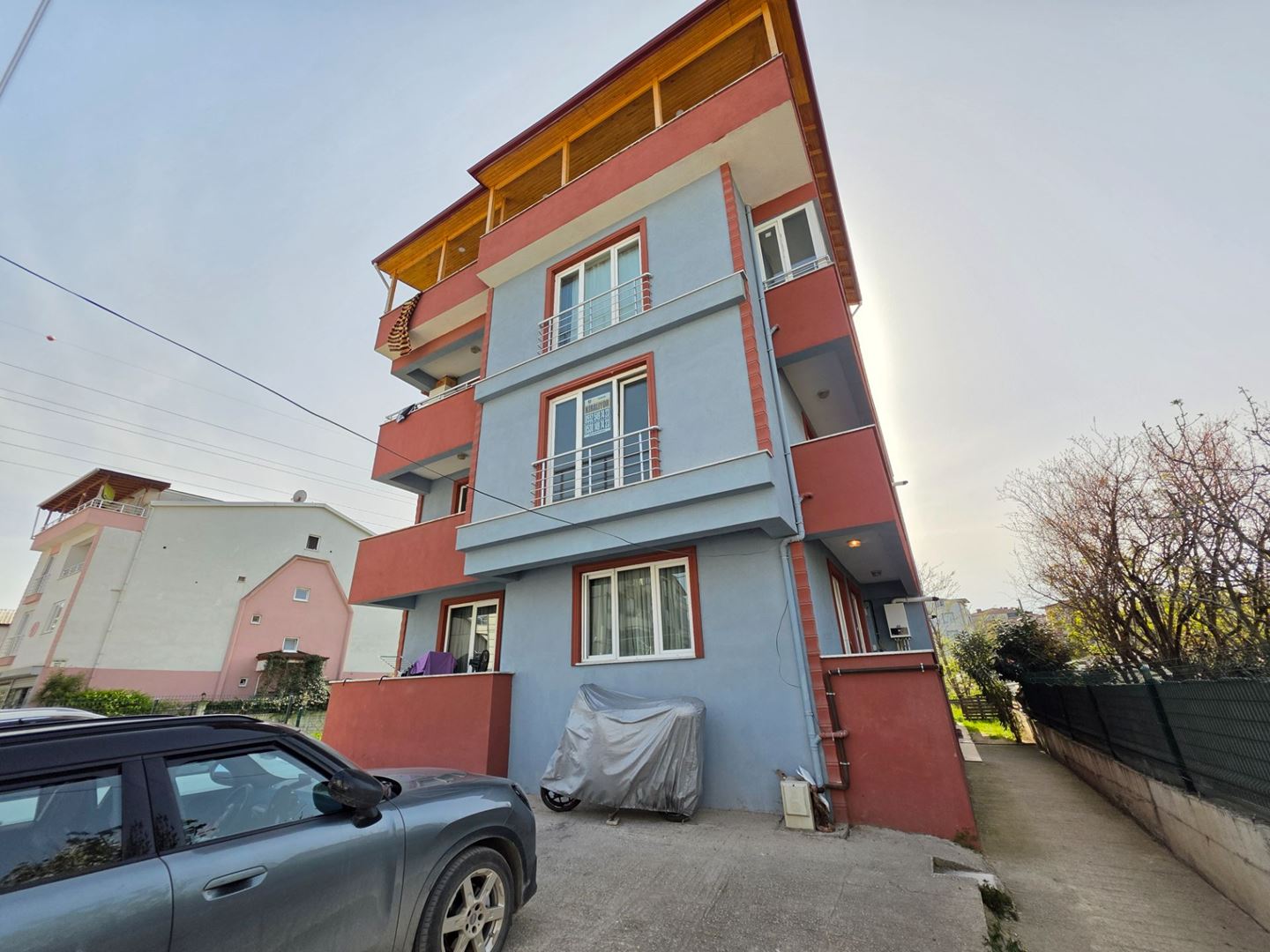 ALTIN EMLAK'tan Gölcük Medar Hastanesi Yanı Kiralık 2+1 Daire