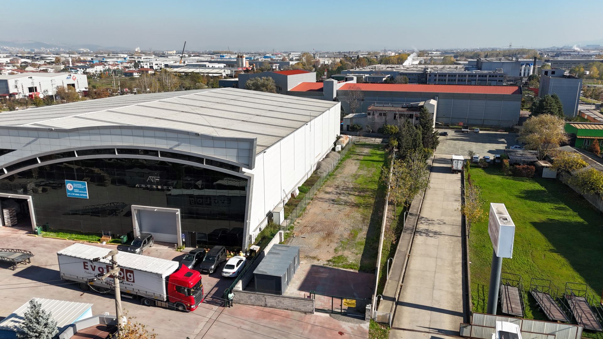 ALTIN EMLAK'tan MAHMUTPAŞA MAH. E-5 CEPHELİ KİRALIK ARSA