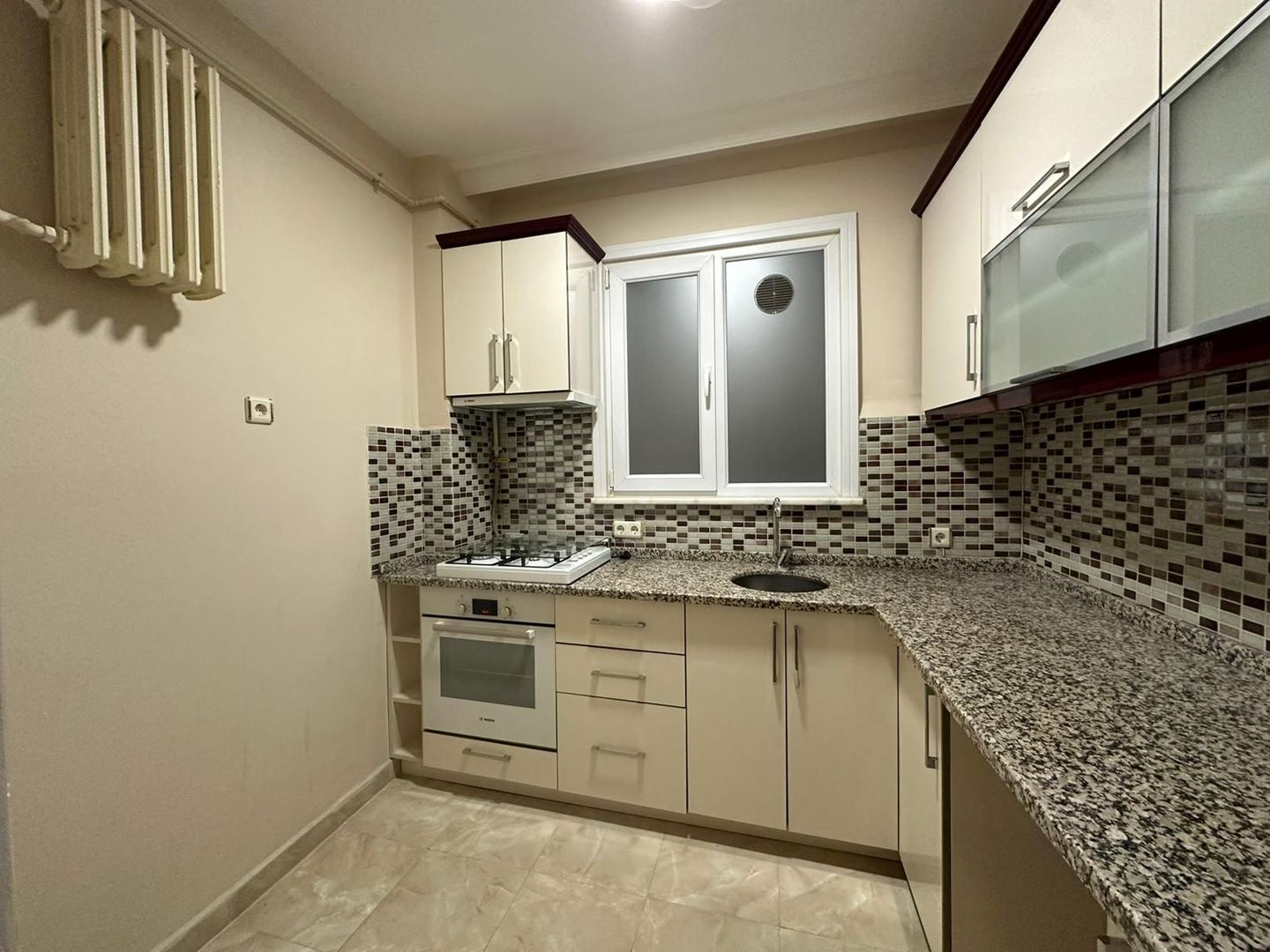 ALTINEMLAK'TAN BAKIRKÖY SAKIZAĞACI'NDA KİRALIK 2+1 DAİRE