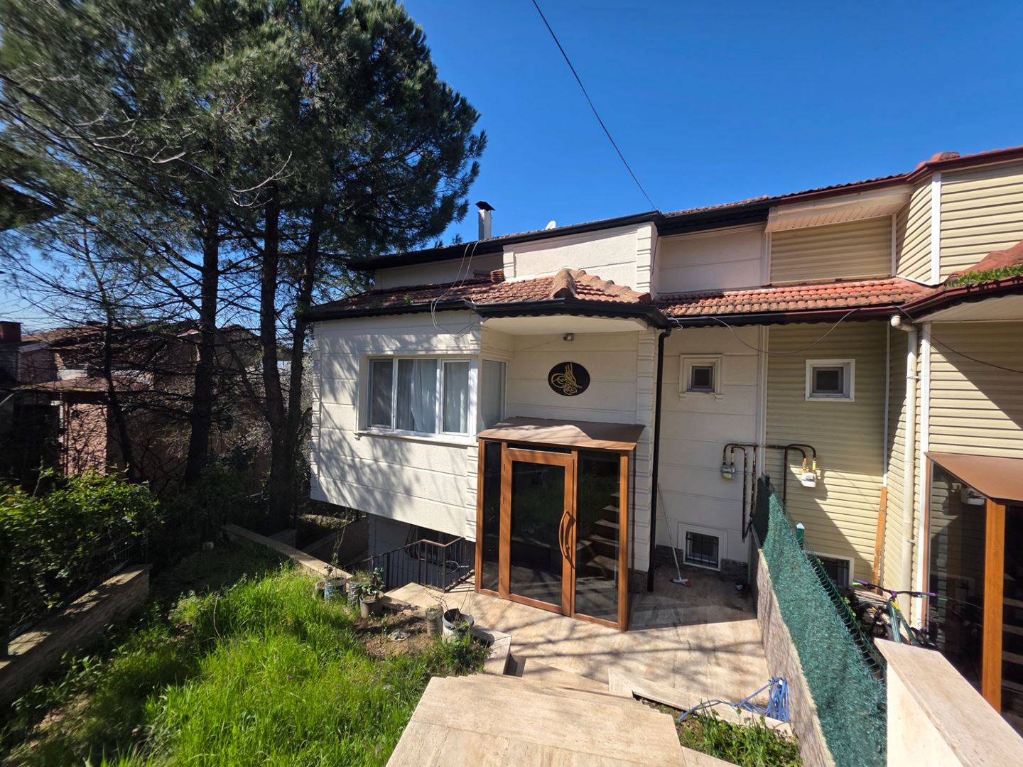 ALTIN EMLAK’tan BAŞİSKELE BAHÇECİK'te DOĞA İÇİNDE SATILIK VİLLA