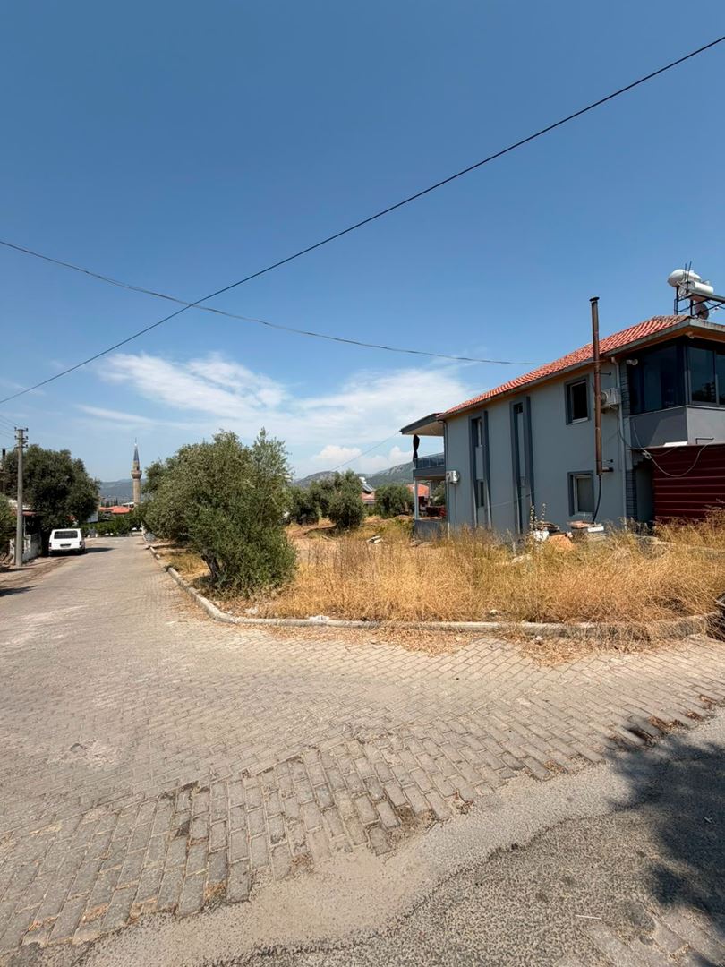 Beçin de satılık villa imarlı arsa