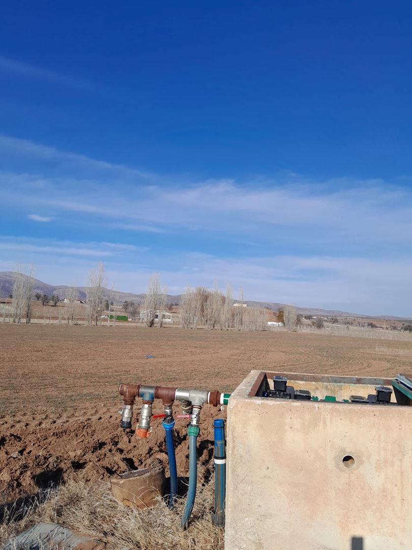 KONYA MERAM KIZILÖREN DE ATLIHAN ARKASINDA 9389 M2 ELEKTRİK VAR, SU VANASI VAR MÜSTAKİL TAPULU TARLA