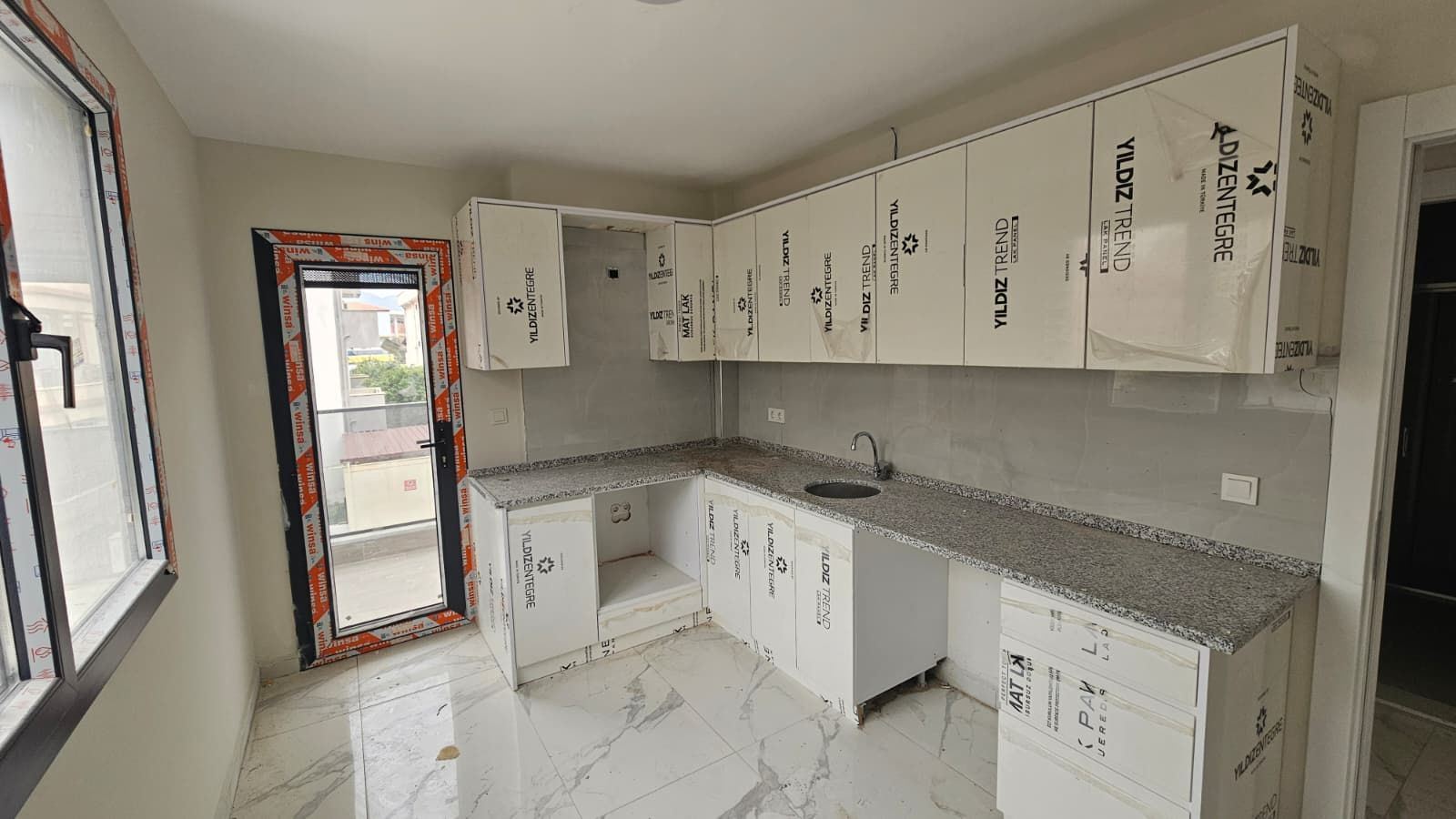 ALTIN EMLAK'tan Cumhuriyet Mahallesinde Kiralık 2+1 Daire !