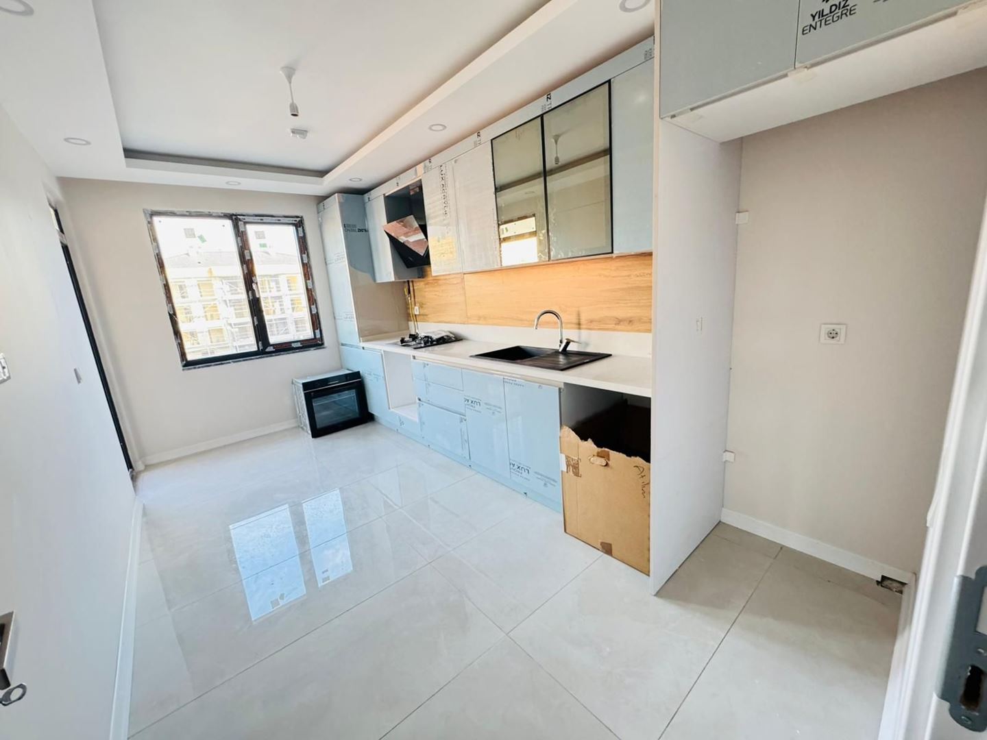 ZAFER MAH. ÖZGÜRLÜK CADDESİNDE SİTE İÇERİSİNDE SIFIR 2+1 SATILIK DAİRE