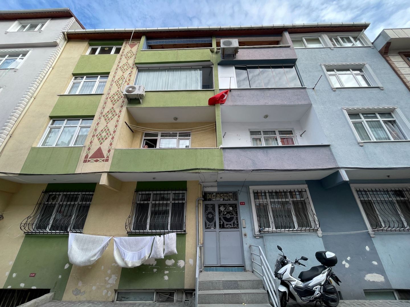 Küçükçekmece İnönü Mahallesi Kiralık 2+1 Daire Üst Kat