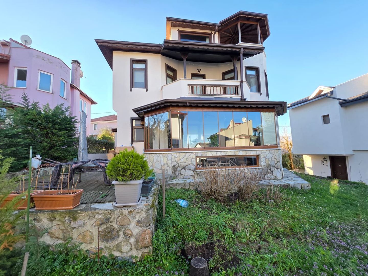 ALTIN EMLAK'tan VADİKENT'TE DENİZ MANZARALI,HAVUZLU 4+1 VİLLA