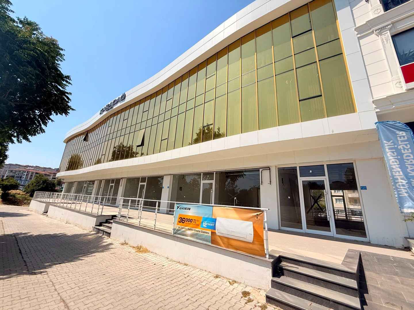 TEKİRDAĞ SÜLEYMANPAŞA HÜRRİYET MAH. PRESTİJLİ 1+1 KİRALIK İŞ YERİ