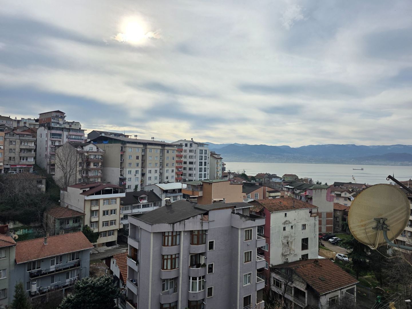 ALTIN EMLAK' tan ORDUEVİ ARKASI 3+1 DENİZ MANZARALI KİRALIK DAİRE